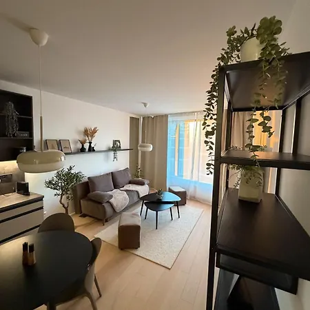 Апартаменти Skypark 24th Lounge